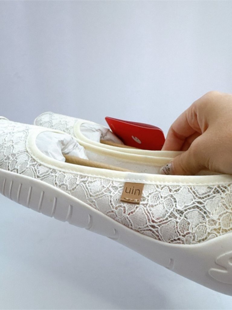 Women’s Size 9 Uin White Lace Slip-On Shoes Comfort Flats — image 5 of 8